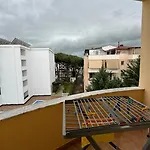 Beachfront , 1-min Walk To Sea Apartman
