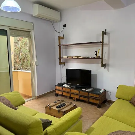 Beachfront , 1-min Walk To Sea Apartman