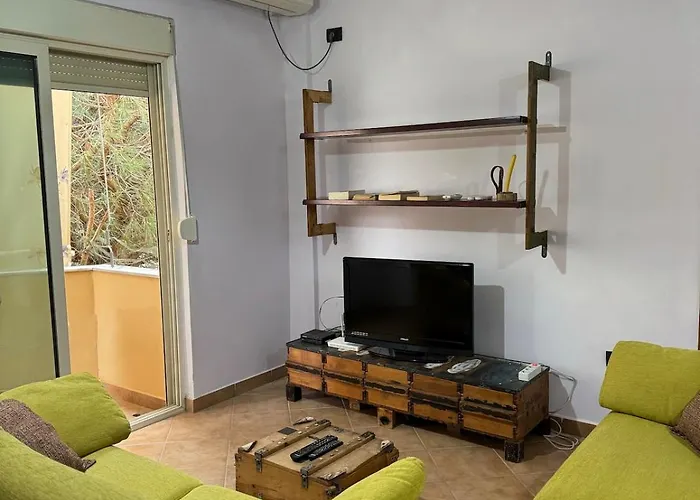 Beachfront , 1-min Walk To Sea Apartment