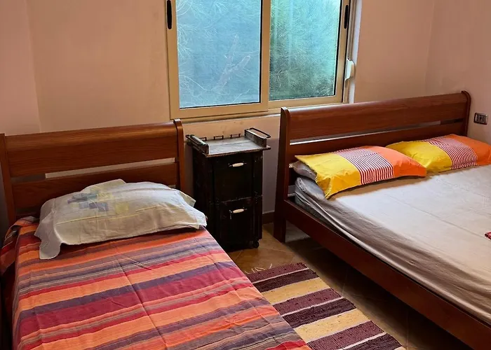 Beachfront , 1-min Walk To Sea Apartment *